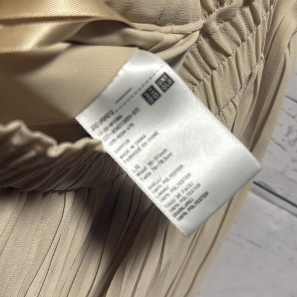 Uniqlo Chiffon Pleated Skirt Pants - Picture 6 of 7
